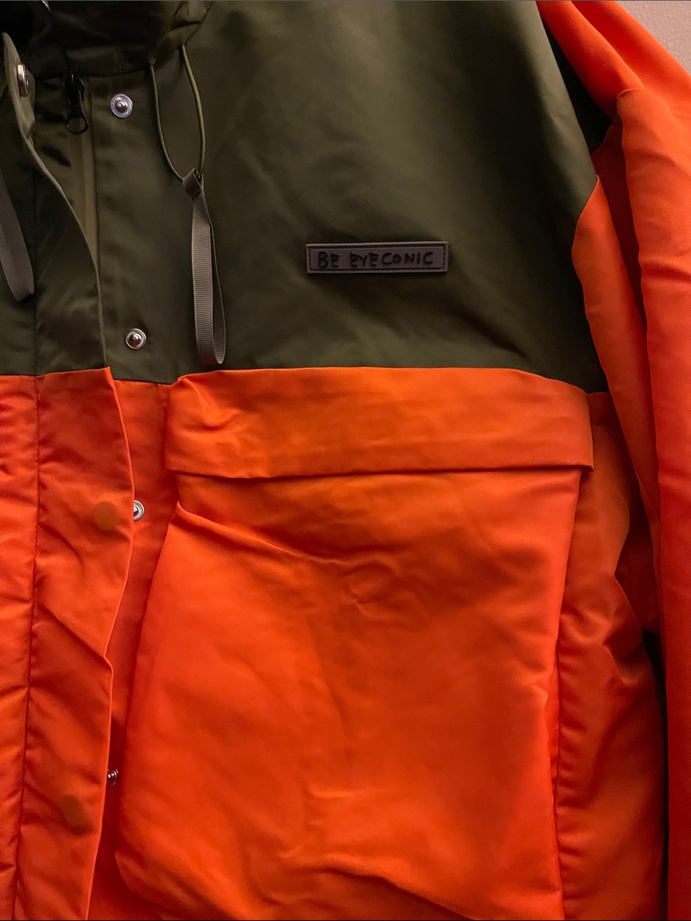 BeEyeConic EyeFly Jacket
Orange & Olive Hooded Jacket Sz XL NWT - Picture 5 of 16
